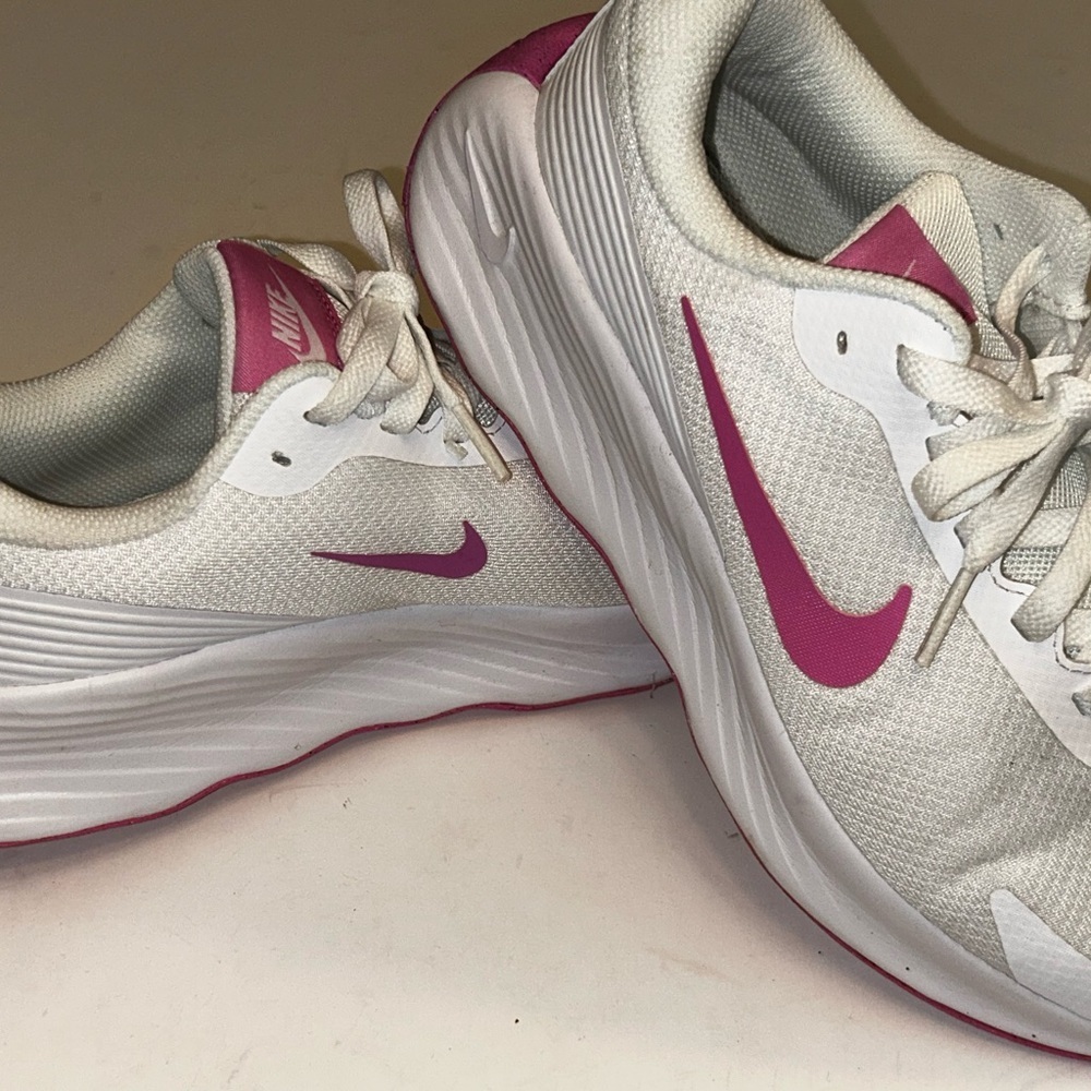 Nike Women's Promina White and Pink Running Shoes Sneakers FV6343-109 Size 8